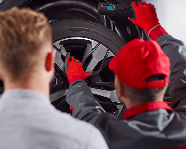 picture-of-man-changing-tyre