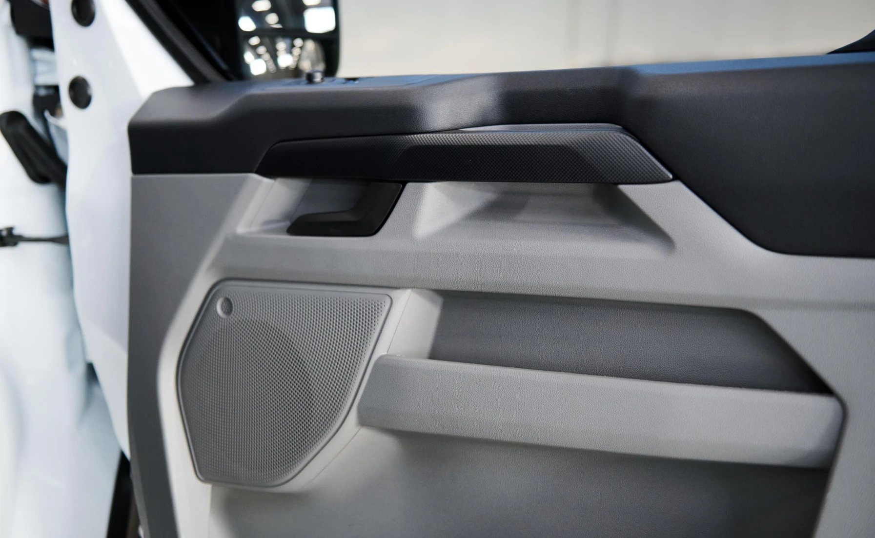 Ford Ford Tourneo Custom 2.0TDCI LWB Trend 8AT Variant Image